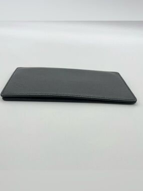 Auth Louis Vuitton Taiga Portefeuille
Cartes Black
